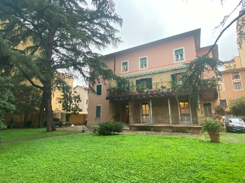 20E9D0B6 A853 4515 9E71 E50D532E2D09