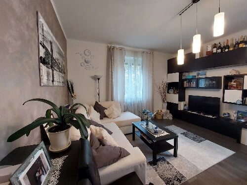 AF44DC28 8C94 4220 8B89 EC0FFE15C650